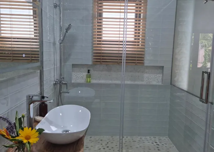 Mj Retreats